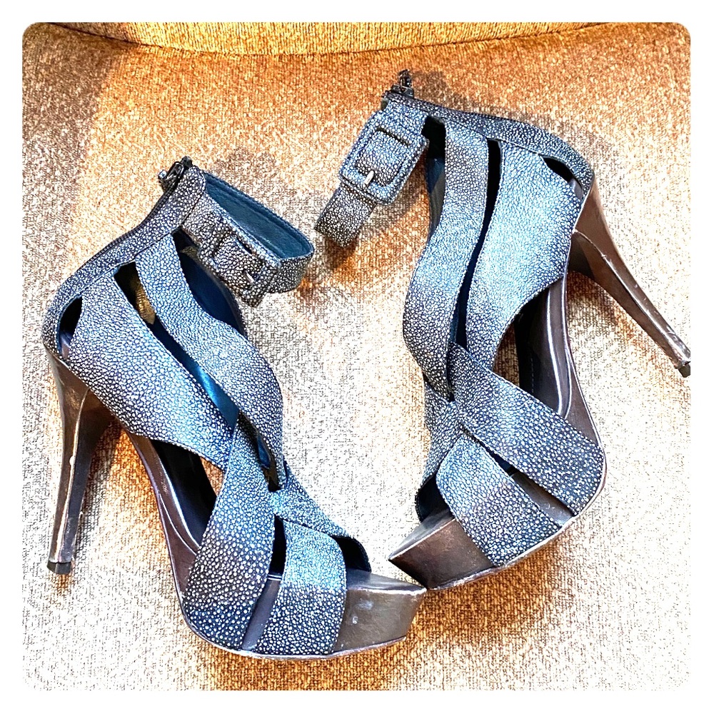 BCBG MaxAzria gray leather heels size 36.5
